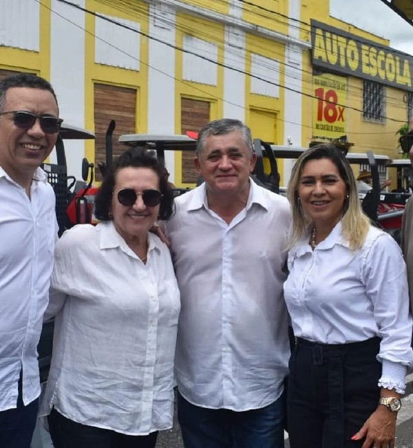 Prefeita Rozário Ximenes participa de evento ao lado do governador Elmano de Freitas em Maranguape