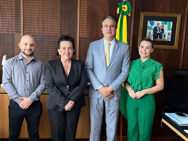 Prefeita e equipe de secretários de Canindé cumprem agenda em Brasília com resultados positivos em diversas áreas