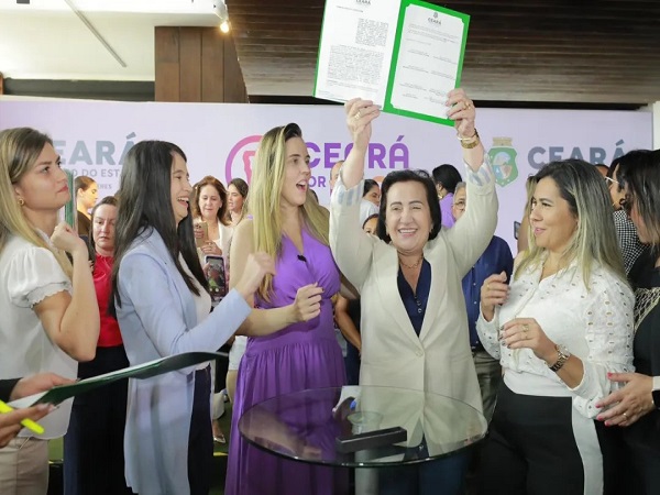 Assinatura de adesão ao programa "Ceará Por Elas"